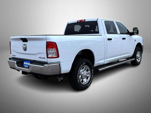 2024 RAM 3500 Tradesman Crew Cab 4x4 6'4' Box