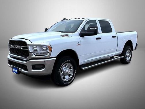 2024 RAM 3500 Tradesman Crew Cab 4x4 6'4' Box