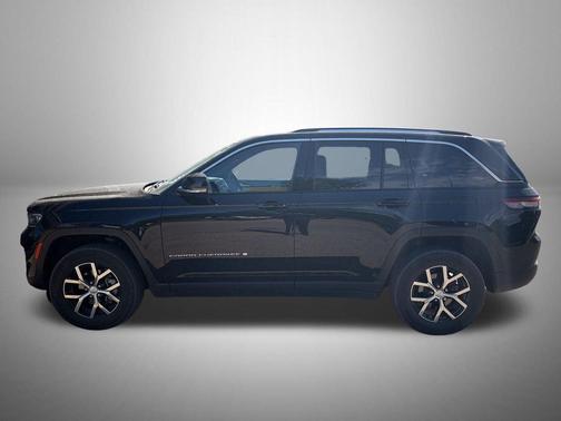 Diamond Black Crystal Pearlcoat 2023 Jeep Grand Cherokee Limited