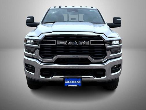 Bright White Clearcoat 2026 RAM 2500 Tradesman Crew Cab 4x4 6'4' Box