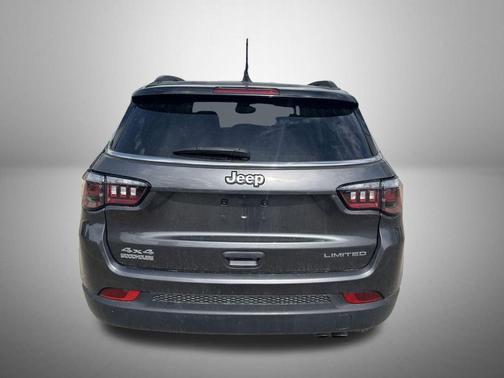 Granite Crystal Metallic Clearcoat 2022 Jeep Compass Limited