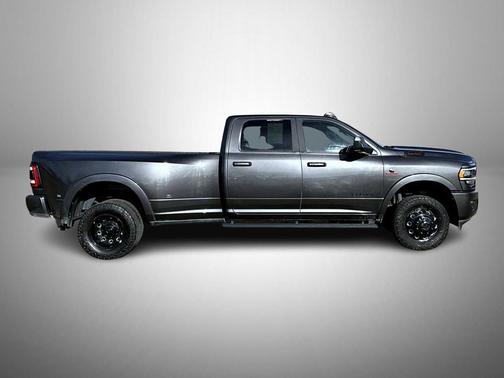 2022 RAM 3500 Laramie Crew Cab 4x4 8' Box