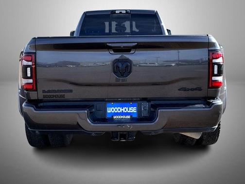 2022 RAM 3500 Laramie Crew Cab 4x4 8' Box