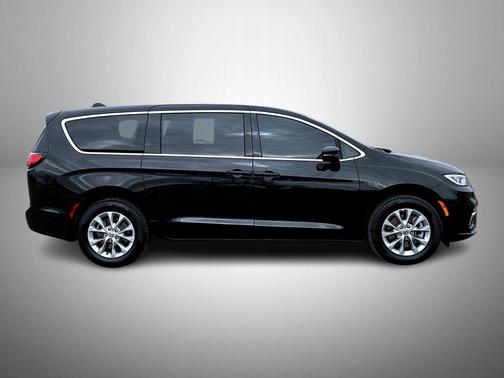 2025 Chrysler Pacifica L