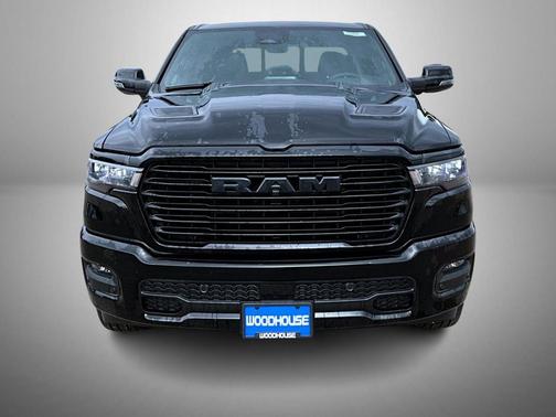 Diamond Black Crystal Pearlcoat 2026 RAM 1500 Laramie