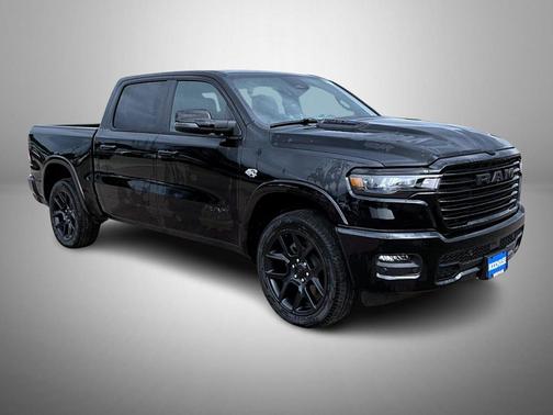 Diamond Black Crystal Pearlcoat 2026 RAM 1500 Laramie