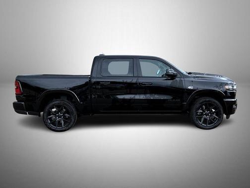 Diamond Black Crystal Pearlcoat 2026 RAM 1500 Laramie