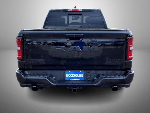 Diamond Black Crystal Pearlcoat 2026 RAM 1500 Laramie