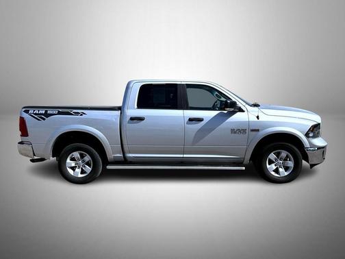 Bright Silver Metallic Clearcoat 2016 RAM 1500 Outdoorsman