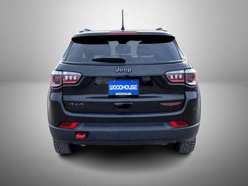 Diamond Black Crystal Pearlcoat 2025 Jeep Compass Trailhawk