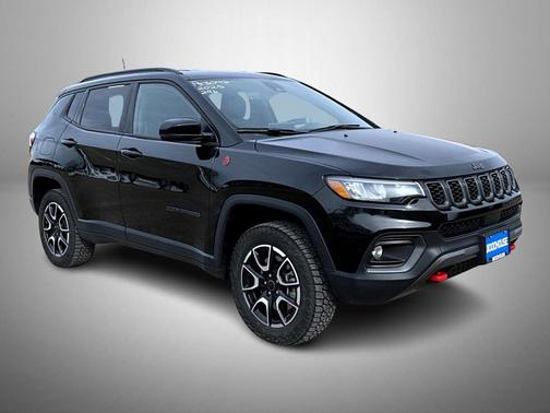 Diamond Black Crystal Pearlcoat 2025 Jeep Compass Trailhawk