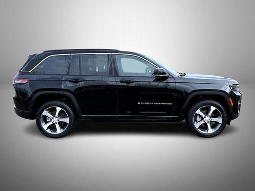 Diamond Black Crystal Pearlcoat 2024 Jeep Grand Cherokee Limited