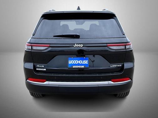 Diamond Black Crystal Pearlcoat 2026 Jeep Grand Cherokee Limited