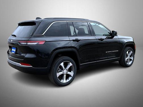 Diamond Black Crystal Pearlcoat 2026 Jeep Grand Cherokee Limited