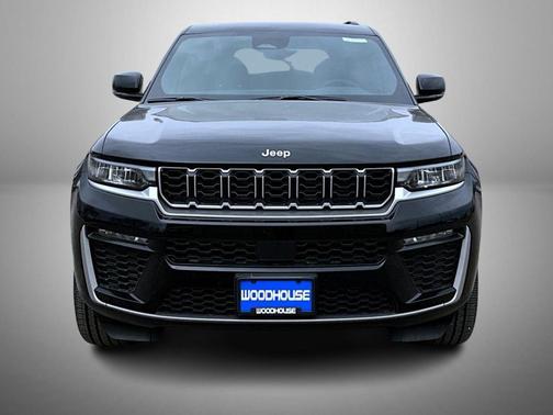 Diamond Black Crystal Pearlcoat 2026 Jeep Grand Cherokee Limited