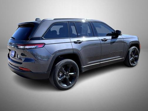 Baltic Gray Metallic Clearcoat 2023 Jeep Grand Cherokee Altitude