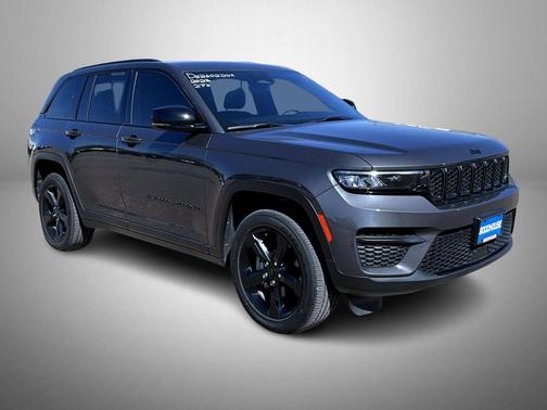 Baltic Gray Metallic Clearcoat 2023 Jeep Grand Cherokee Altitude