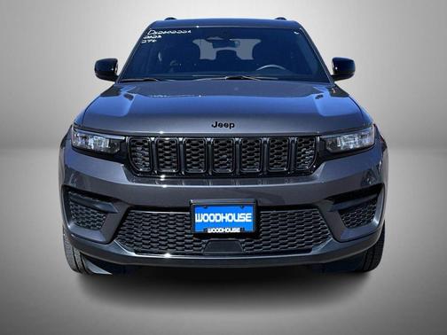 Baltic Gray Metallic Clearcoat 2023 Jeep Grand Cherokee Altitude
