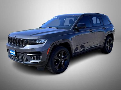 Baltic Gray Metallic Clearcoat 2023 Jeep Grand Cherokee Altitude