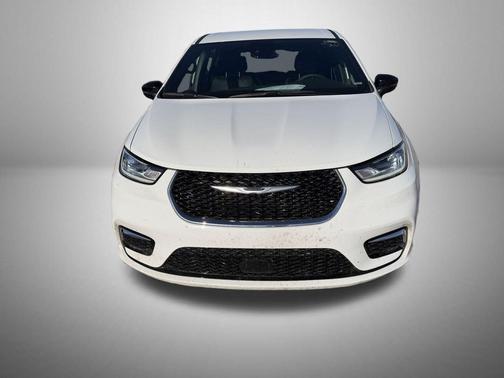 2025 Chrysler Pacifica L