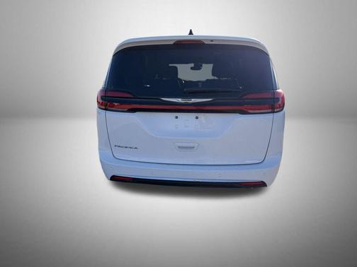 2025 Chrysler Pacifica L