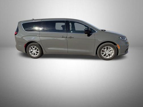 2025 Chrysler Pacifica L