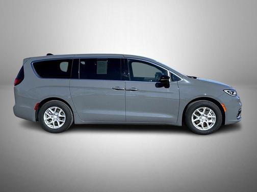 2025 Chrysler Pacifica L