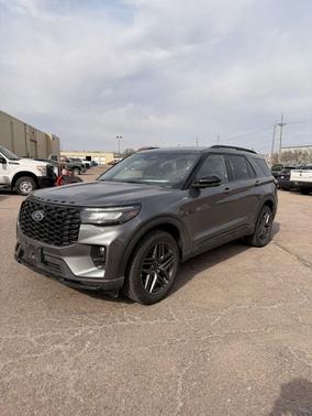 Gray Metallic 2025 Ford Explorer ST-Line