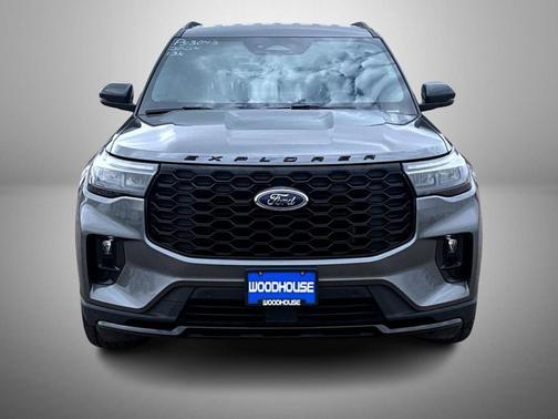 Gray Metallic 2025 Ford Explorer ST-Line
