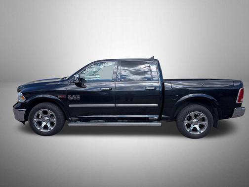Brilliant Black Crystal Pearlcoat 2016 RAM 1500 Laramie
