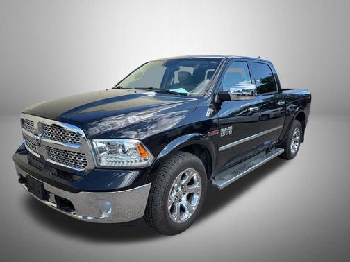 Brilliant Black Crystal Pearlcoat 2016 RAM 1500 Laramie