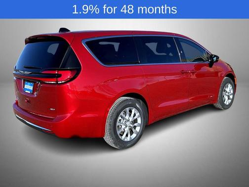 Red Hot Pearlcoat 2026 Chrysler Pacifica L