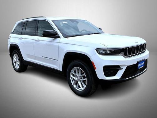 Bright White Clearcoat 2026 Jeep Grand Cherokee Altitude