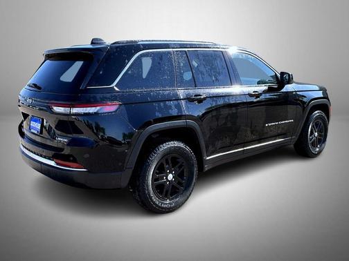 Diamond Black Crystal Pearlcoat 2023 Jeep Grand Cherokee Laredo