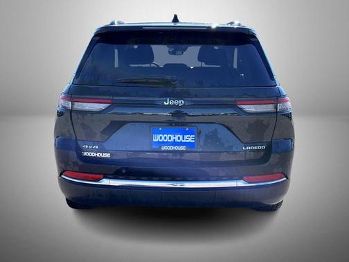 Diamond Black Crystal Pearlcoat 2023 Jeep Grand Cherokee Laredo