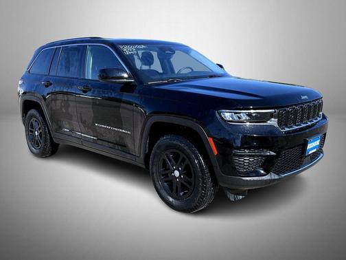 Diamond Black Crystal Pearlcoat 2023 Jeep Grand Cherokee Laredo