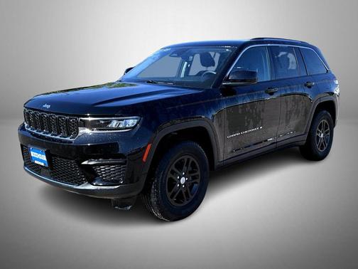 Diamond Black Crystal Pearlcoat 2023 Jeep Grand Cherokee Laredo