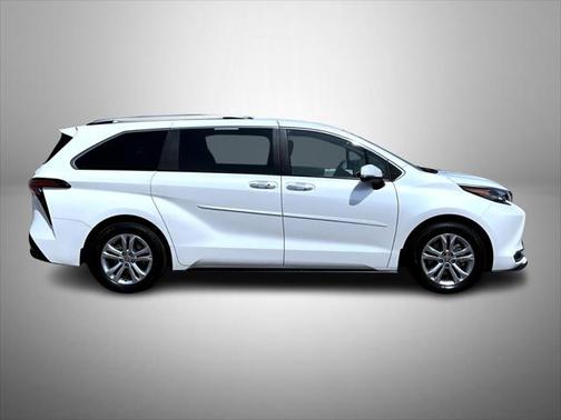 2024 Toyota Sienna Platinum 7 Passenger