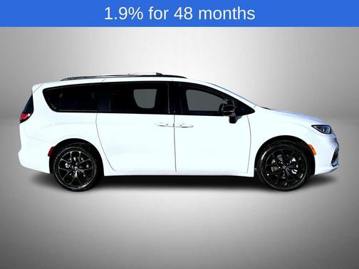 Bright White Clearcoat 2026 Chrysler Pacifica L