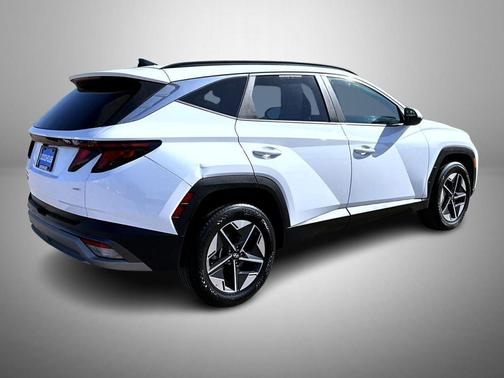 White Pearl 2025 Hyundai TUCSON SEL