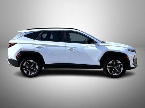 White Pearl 2025 Hyundai TUCSON SEL