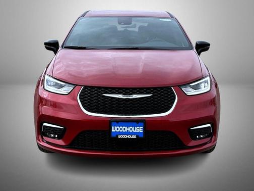 Red Hot Pearlcoat 2026 Chrysler Pacifica L