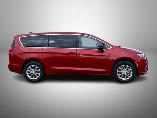 Red Hot Pearlcoat 2026 Chrysler Pacifica L