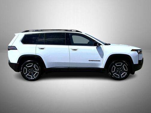 Bright White Clearcoat 2026 Jeep Cherokee Laredo