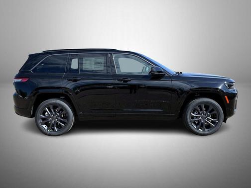 Diamond Black Crystal Pearlcoat 2026 Jeep Grand Cherokee Limited