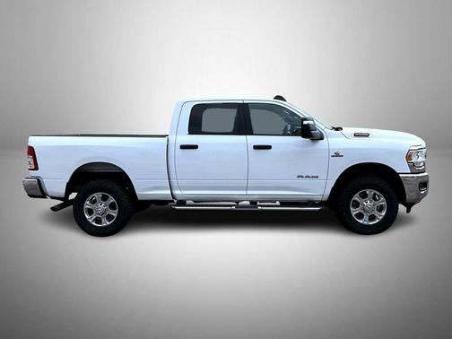 2023 RAM 2500 Big Horn Crew Cab 4x4 6'4' Box