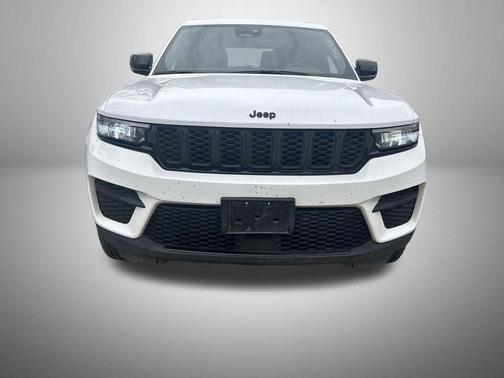 Bright White Clearcoat 2025 Jeep Grand Cherokee Altitude