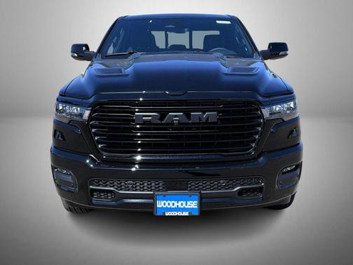 Diamond Black Crystal Pearlcoat 2026 RAM 1500 Laramie