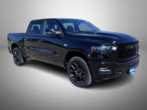 Diamond Black Crystal Pearlcoat 2026 RAM 1500 Laramie