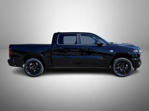 Diamond Black Crystal Pearlcoat 2026 RAM 1500 Laramie